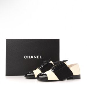 AUTHENTIC CHANEL PATENT CAP TOE LACE UP OXFORDS 35.5